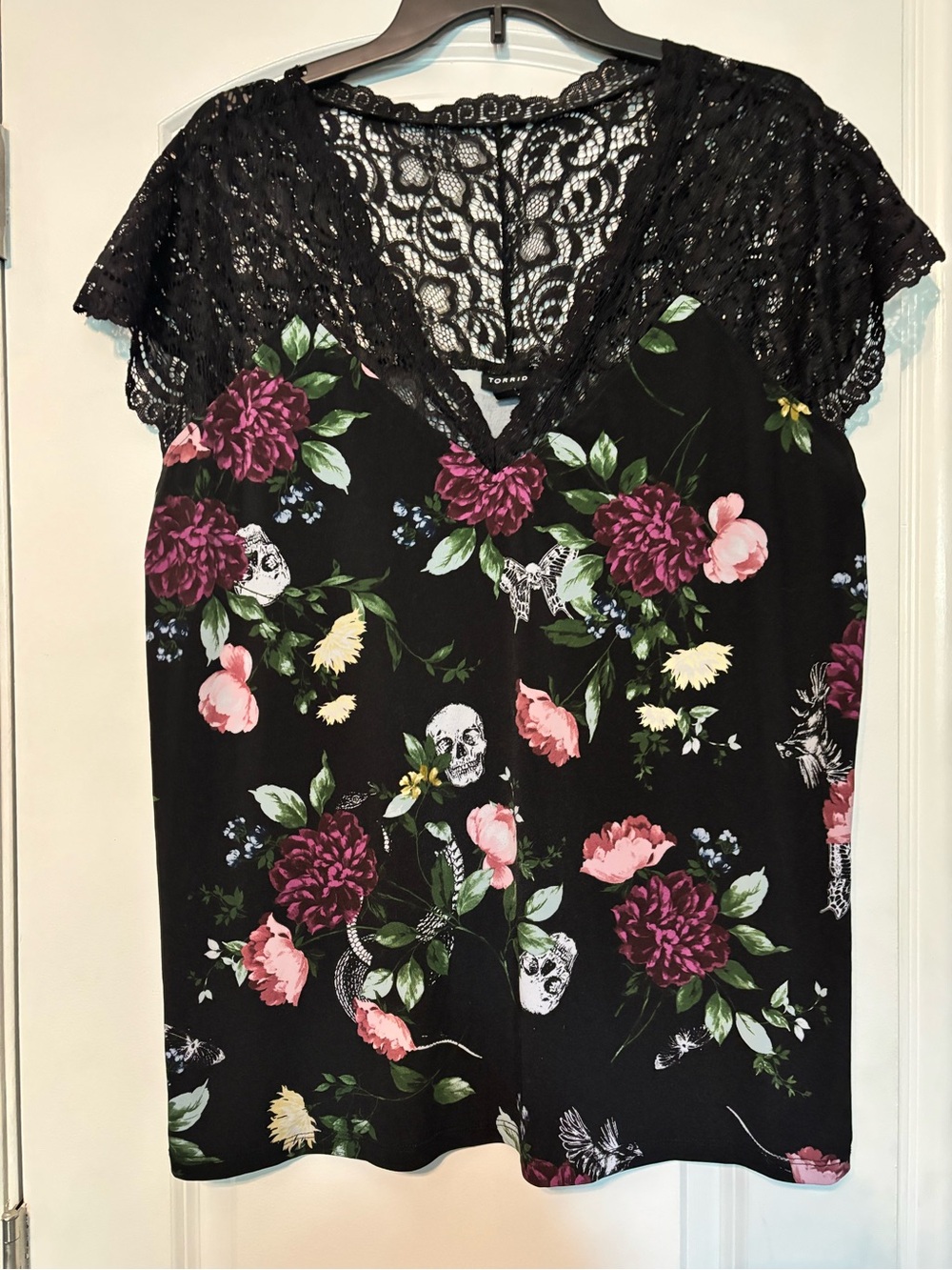 torrid Black Floral & Skull Lace-Trim blouse size 1X